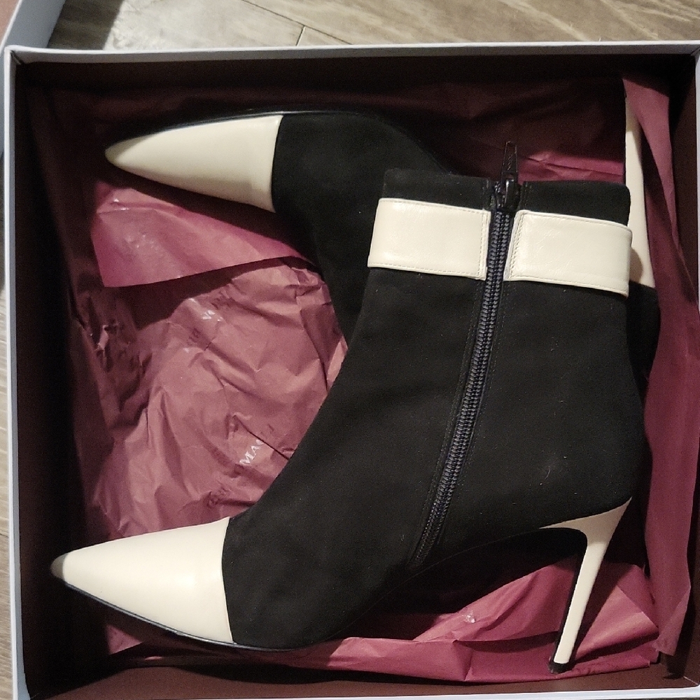 BRUNO MAGLI Elegant Black and White Ankle Boots